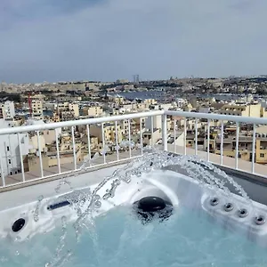 Wonderful With Shared Jacuzzi And Panorama Rooftop Appartement Gzira